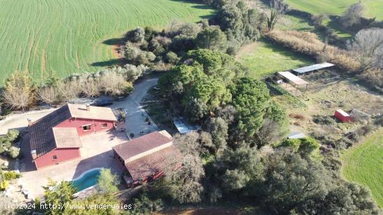 Gran finca con piscina, espacio para caballos y animales - BARCELONA