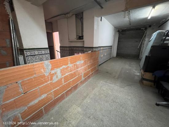 LOCAL COMERCIAL DE DOS PLANTAS CON 407 M2 EN VENTA EN LA ZONA DE CAN RULL - BARCELONA