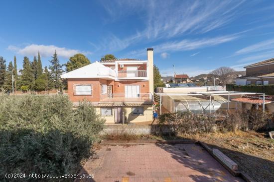 CHALET CON TERRENO EN LOS REBITES - GRANADA