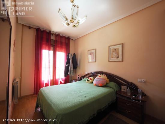 *Piso junto al centro de 2 dorm, baño, 3 terrazas, garaje doble y trastero por solo 83.000 euros* -