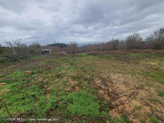 Parcela edificable de 1.300 m2 a 8km. de Ourense. en GUSTEI, (Coles) - ORENSE