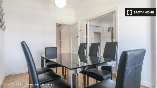 Apartamento de 4 dormitorios en alquiler en Centro, Madrid - MADRID