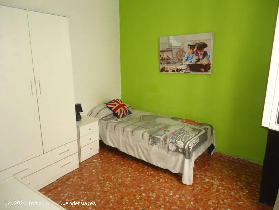 Habitación en piso compartido en Córdoba - CORDOBA