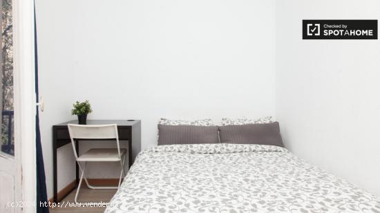 Habitación acogedora con llave independiente en piso compartido, Chamberí - MADRID