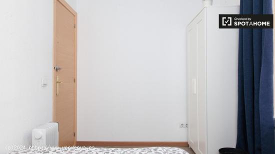 Habitación acogedora con llave independiente en piso compartido, Chamberí - MADRID