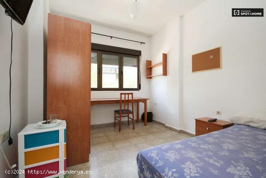 Habitación funcional con calefacción en piso compartido, Los Pajaritos - GRANADA