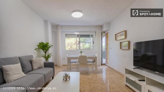 Se alquila habitación en piso de 4 dormitorios en Burjassot - VALENCIA