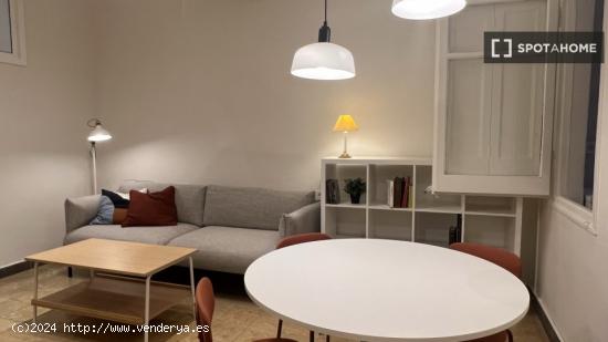 Piso entero de 5 habitaciones en barcelona. - BARCELONA