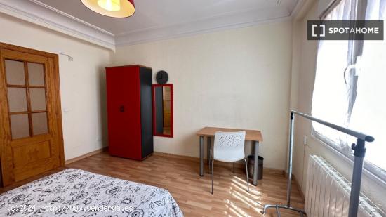 Alquiler de habitaciones en apartamento de 4 dormitorios en Atocha - MADRID