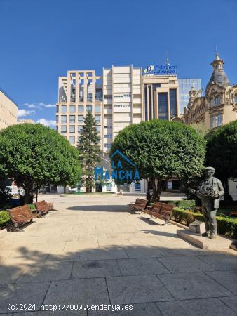 INMOBILIARIA LA MANCHA VENDE PISO EN LA PLAZA DEL ALTOZANO - ALBACETE