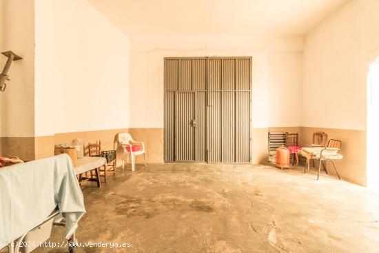 ¡Gran oportunidad en Carlet! Casa en venta con fachada a dos calles. - VALENCIA