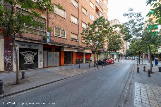  LOCAL COMERCIAL EN PEDRO ANTONIO DE ALARCÓN - GRANADA 