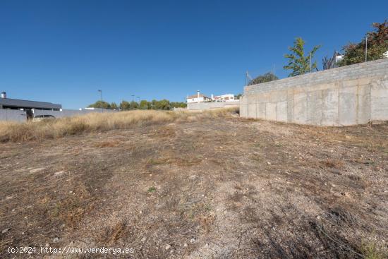 Gran solar en Alto de La Zubia - GRANADA