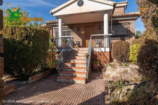 Chalet con gran terreno en los Rebites - GRANADA