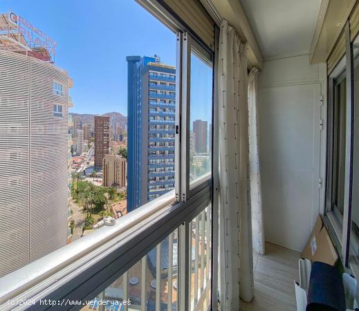 Apartamento en planta alta en venta en Benidorm con vistas al mar - ALICANTE