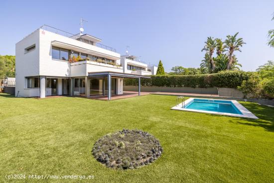  VILLA DE LUJO CON VISTAS AL MAR - BARCELONA 