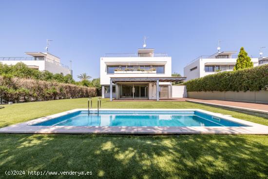 VILLA DE LUJO CON VISTAS AL MAR - BARCELONA