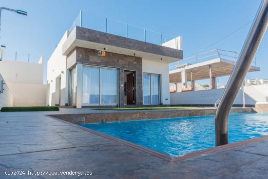 VILLA CONTEMPORANEA JUNTO A CAMPO DE GOLF - ALICANTE