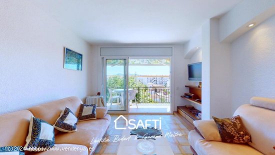 En Venta en EXCLUSIVA SAFTI: Amplio Apartamento en Empuriabrava con Vistas Impresionantes