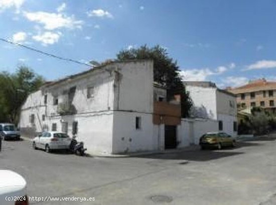 Estupendo terreno urbano en Toledo con edificaciones en su interior, ¡visítelo!