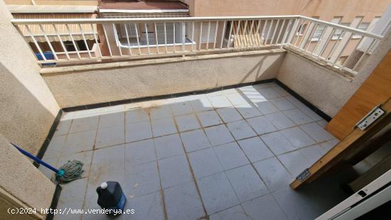 ZONA HABANERAS (CALLE LA LOMA) ATICO AMPLIA TERRAZA PARA REFORMAR 1 HABS 79.000 URGE VENTA!!!! - ALI