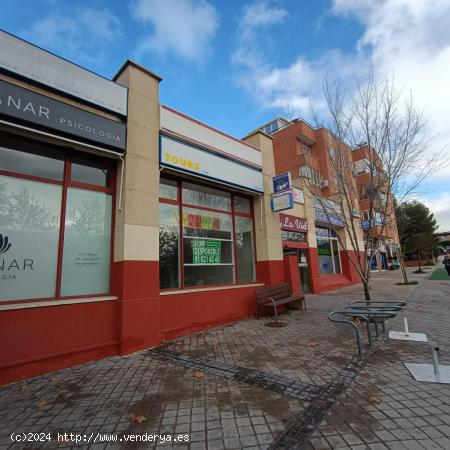 ESTUPENDO LOCAL CON GRAN ESCAPARATE A CALLE EN CENTRO COMERCIAL LA VID - MADRID