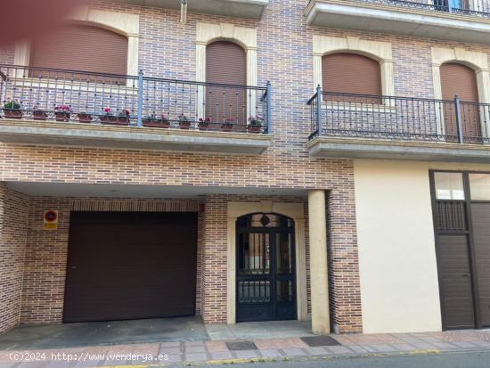 SE VENDE AMPLIO APARTAMENTO EN EL CENTRO DE VALENCIA DE DON JUAN, PRECIO NEGOIABLE - LEON