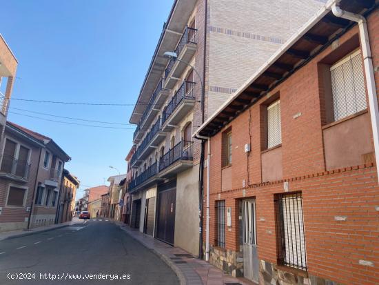 SE VENDE AMPLIO APARTAMENTO EN EL CENTRO DE VALENCIA DE DON JUAN, PRECIO NEGOIABLE - LEON