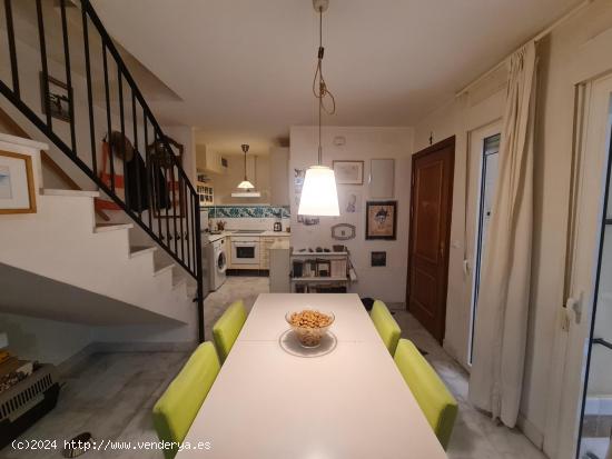 BONITO DUPLEX CON DOS BAÑOS - SEVILLA