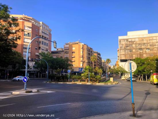  ¡¡¡¡ VIVA A POCOS METROS DE LA PLAZA AMÉRICA, EN EL MISMO CORAZÓN DE ALTOZANO !!!! - ALICANTE 