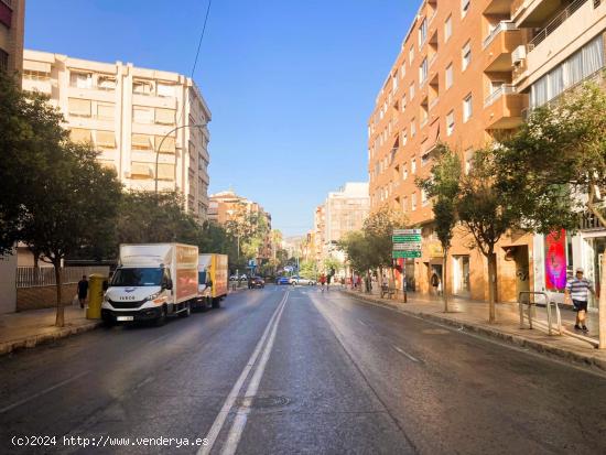 ¡¡¡¡ VIVA A POCOS METROS DE LA PLAZA AMÉRICA, EN EL MISMO CORAZÓN DE ALTOZANO !!!! - ALICANTE