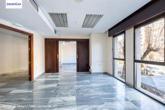 Magnifico piso para oficina o vivienda en pleno centro de Granada. - GRANADA