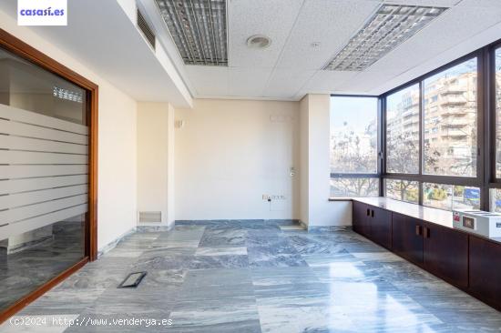 Magnifico piso para oficina o vivienda en pleno centro de Granada. - GRANADA