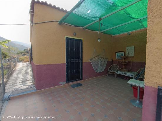 Cortijo en venta con parcela en venta en Nacimiento - ALMERIA