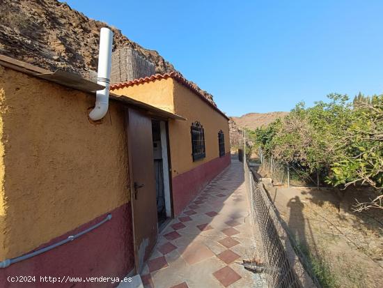 Cortijo en venta con parcela en venta en Nacimiento - ALMERIA