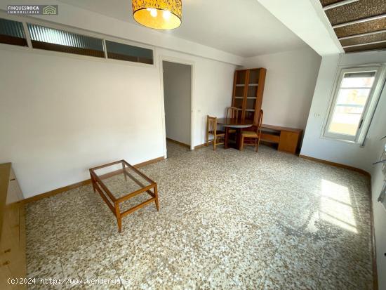 Apartamento Centrico de 2 Dormitorios, Baño, Cocina Independiente, comedor y Lavadero (Trastero) - 