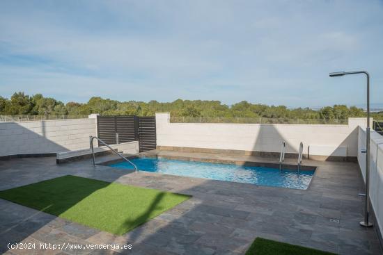 VILLA CONTEMPORANEA JUNTO A CAMPO DE GOLF - ALICANTE