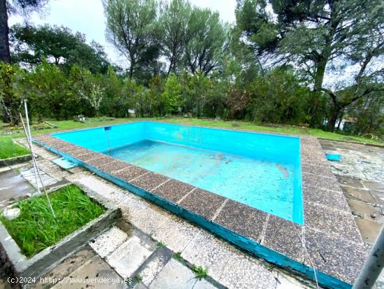 ZONA TRASIERRA – Parcela de 3210m² con construcción de 40m² y Piscina. - CORDOBA