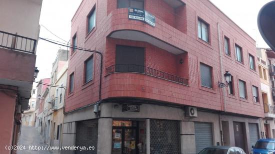 PISO EN PLENO CENTRO TURIS, EL INTERIOR POR HACER AL GUSTO DEL COMPRADOR  70.000€  - VALENCIA