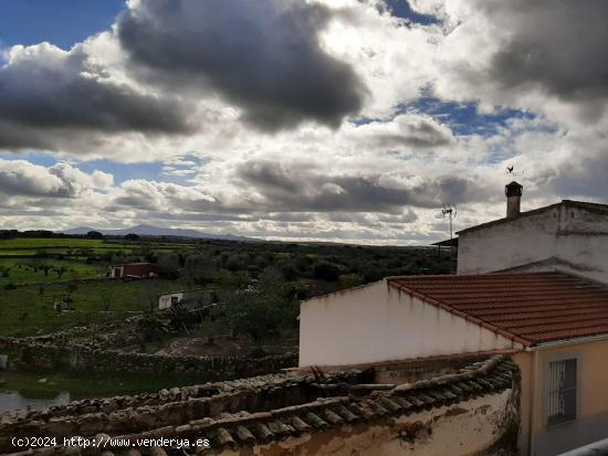 Casa con patio en Torremocha - CACERES