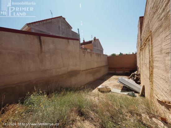  Solar con excavación hecha en barrio Europa junto a c/Bruselas de 134 m2 y 6.5 m de fachada. - CIUD 