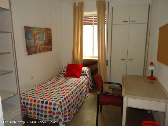 Habitación en piso compartido en Córdoba - CORDOBA