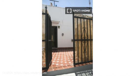 Apartamento de 2 dormitorios en alquiler en Centro - CADIZ