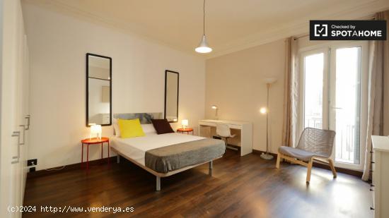 Acogedora habitación con cama doble en alquiler en Gràcia - BARCELONA