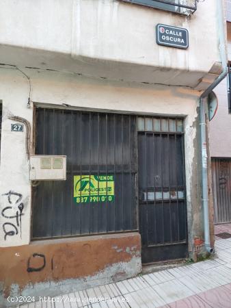 SE VENDE CASA PARA REFORMAR CON LOCAL EN EL CENTRO DE BEMBIBRE - LEON