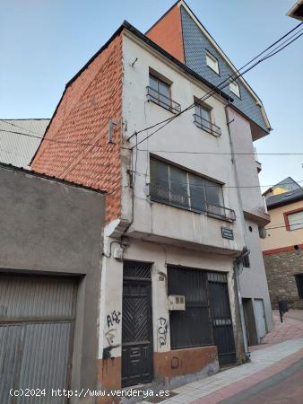 SE VENDE CASA PARA REFORMAR CON LOCAL EN EL CENTRO DE BEMBIBRE - LEON