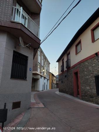 SE VENDE CASA PARA REFORMAR CON LOCAL EN EL CENTRO DE BEMBIBRE - LEON