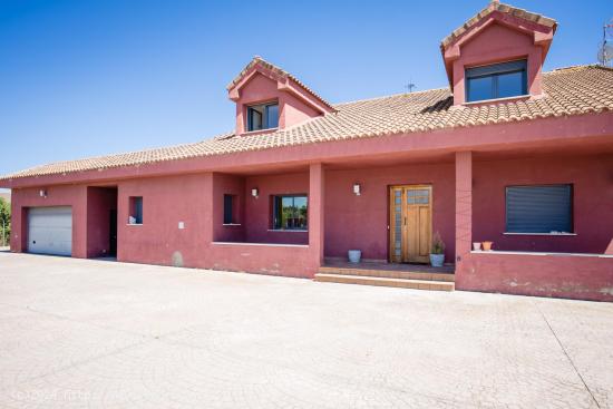 Gran Chalet en Valdetorres del Jarama: ¡Tu Hogar Ideal en Los Silillos! - MADRID