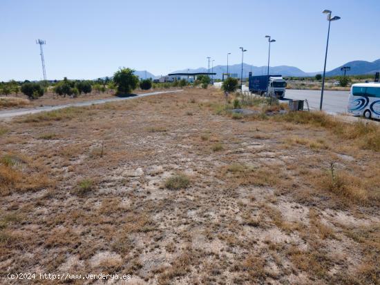 PARCELA INDUSTRIAL EN ÁREA DE SERVICIO DE GOR - GRANADA