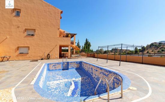 EXCLUSIVO CHALET CON ENCANTO EN EL LIMONAR ALTO (MALAGA) - MALAGA